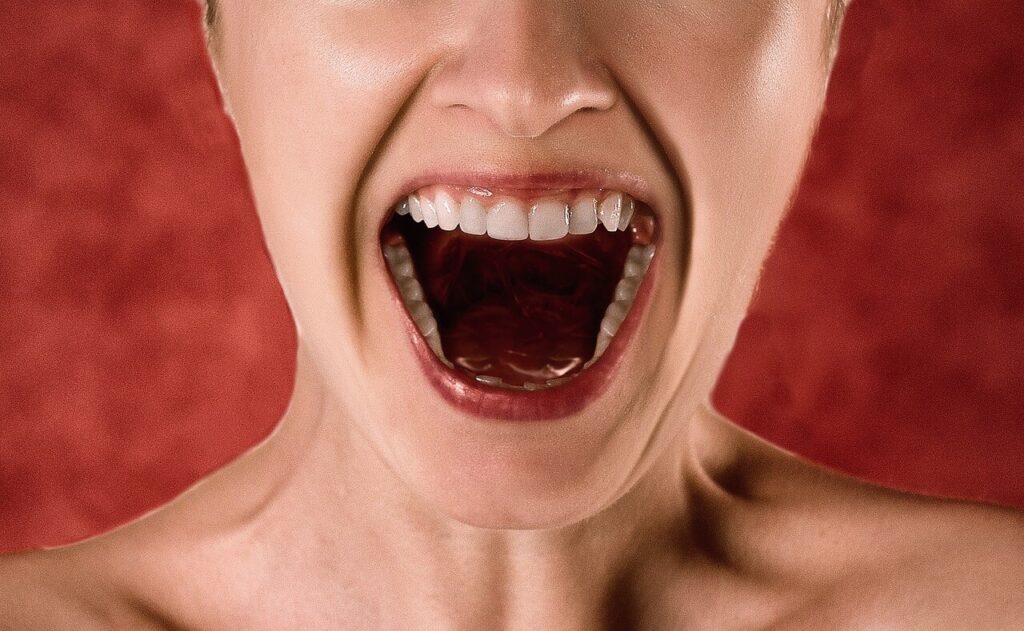 O Poder da Água Morna com Sal Para Alívio Dental